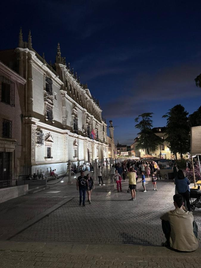 Sonar En La Plaza Cervantes 1 Alcalá de Henares Extérieur photo